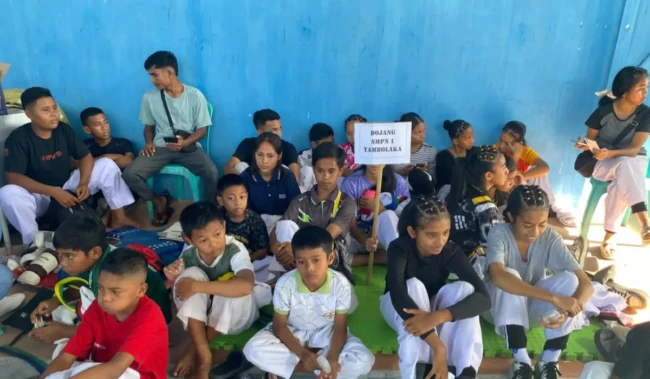 Sebanyak 31 atlet dari Dojang SMPN 1 Kota Tambolaka sukses membawa pulang puluhan medali ke Kabupaten Sumba Barat Daya (SBD)