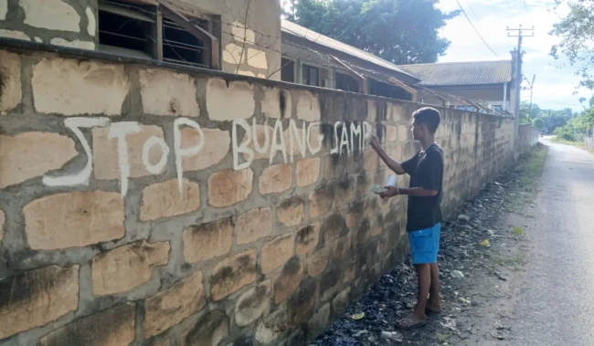 Dandi (16), pelajar asal Kampung Rongo Bewa, Desa Kalena Wanno, Kota Tambolaka