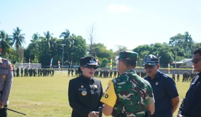 Bupati Sumba Barat Daya, Ratu Ngadu Bonnu Wulla saat menyampa Panglima Kodam IX/Udayana, Piek Budyakto
