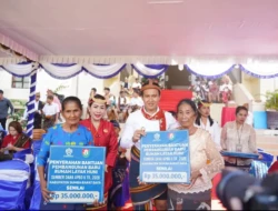Peringati HUT ke-19 SBD, Pemkab Salurkan Beasiswa, Rumah Swadaya, dan Bantuan Nelayan