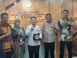 Bupati Sumba Timur Bahas Pemindahan Aset Pabrik Rumput Laut dengan KKP