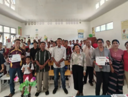 Rekening dan Sertifikat PIP Dibagikan, Orang Tua Siswa di Wanukaka Diingatkan Gunakan Bantuan untuk Pendidikan